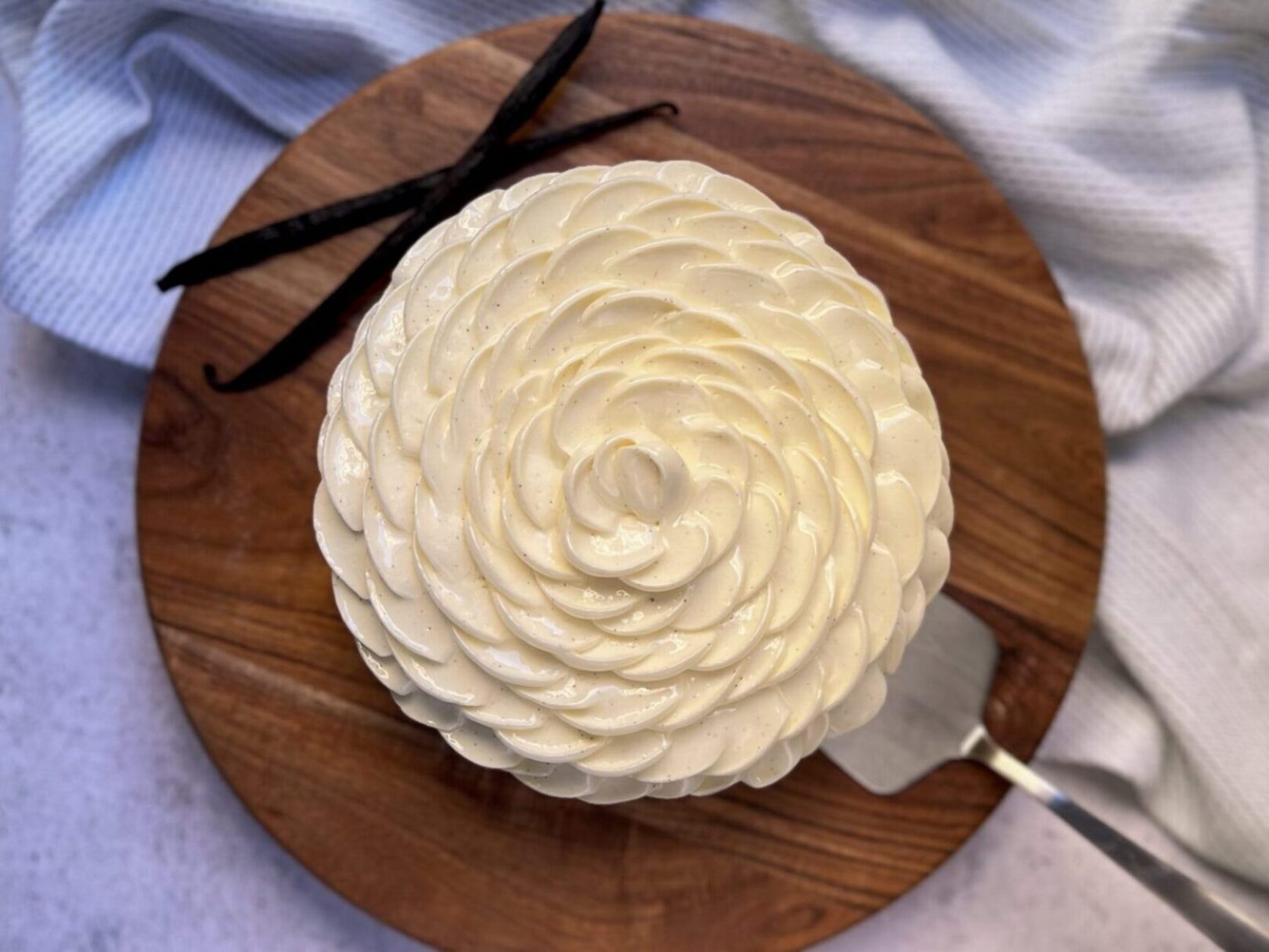 Gâteau décoré de crème onctueuse, spécialité de Kumo Boulangerie-pâtisserie Japonaise Toulouse.